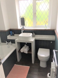 Bathroom suite